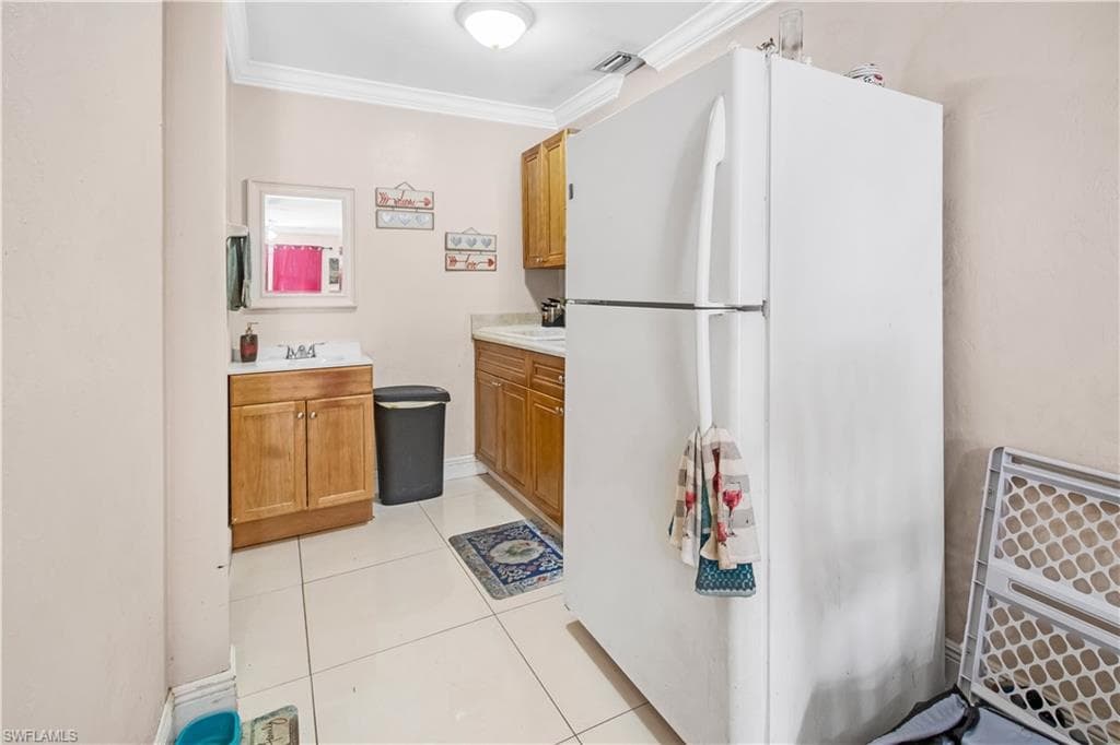 15 Maryland RD, LEHIGH ACRES FL 33936-28