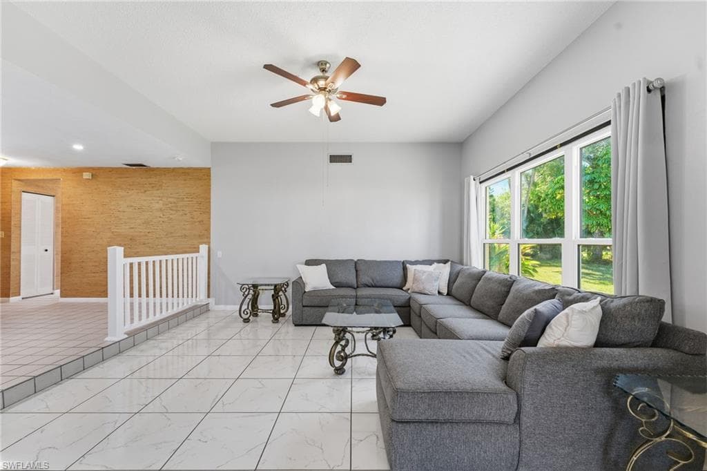 4 E Greens CIR, LEHIGH ACRES FL 33936-5