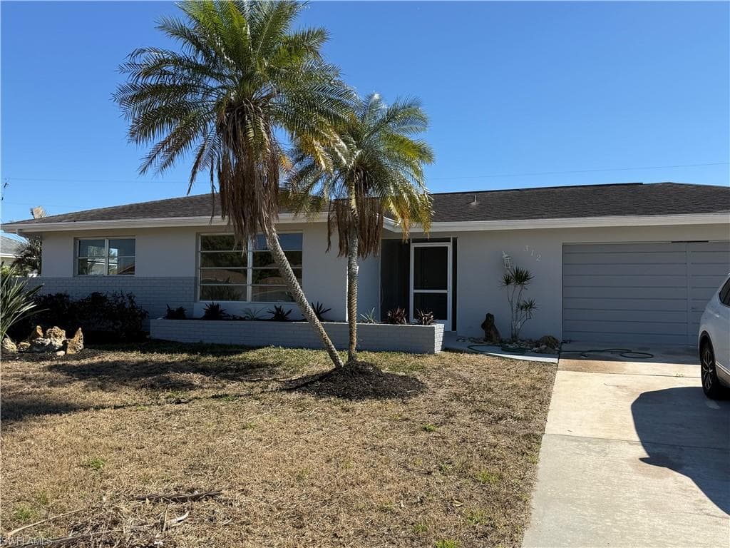 312 Hollywood St, LEHIGH ACRES FL 33936-1