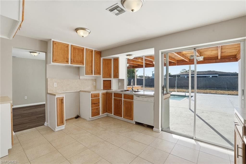 312 Hollywood ST, LEHIGH ACRES FL 33936-18