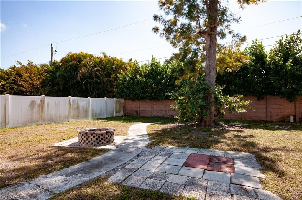 2648 Van Buren AVE, NAPLES FL 34112-16