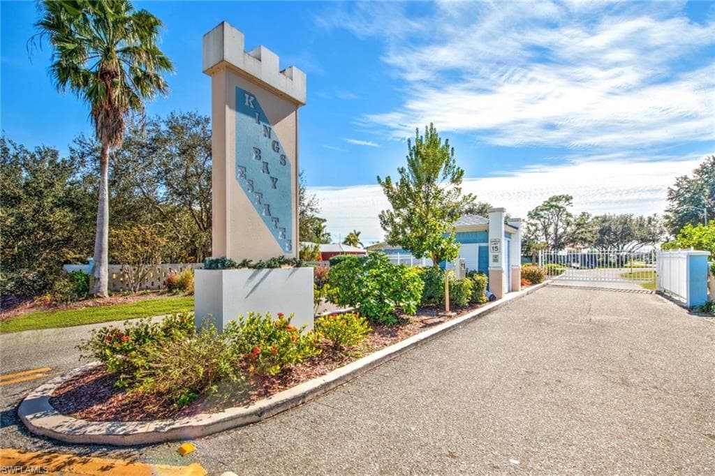 17236 Castleview DR, NORTH FORT MYERS FL 33917-3