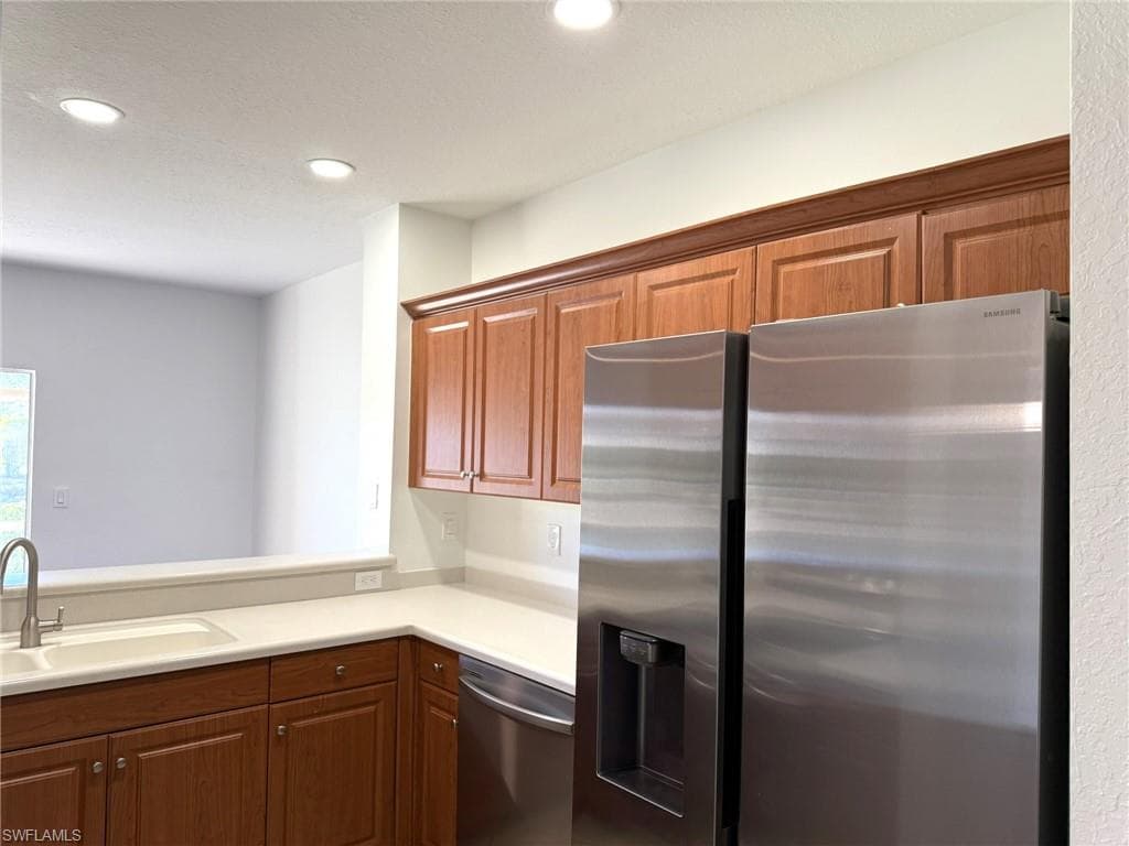 1376 Weeping Willow CT-16
