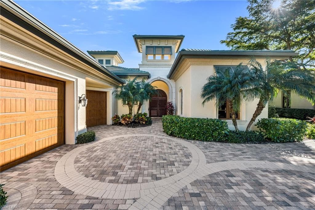 28724 La Caille DR, NAPLES FL 34119-1