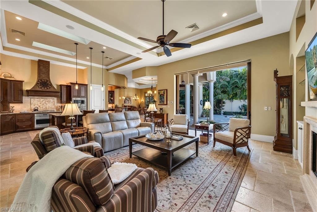 28724 La Caille DR, NAPLES FL 34119-5