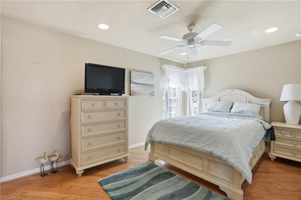 132 Egret ST-22
