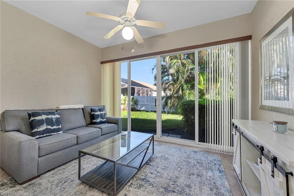 104 Glen Eagle CIR, NAPLES FL 34104-22