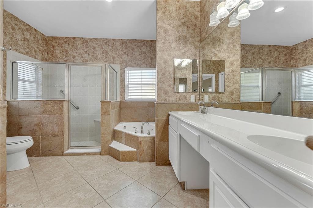 104 Glen Eagle CIR, NAPLES FL 34104-16