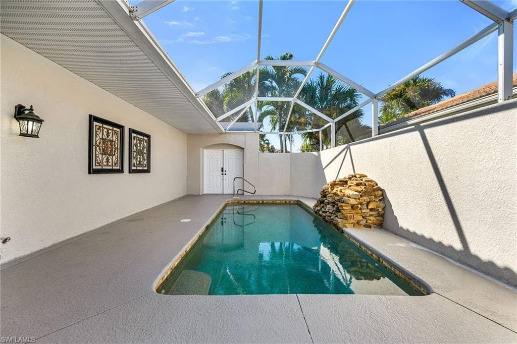 104 Glen Eagle CIR, NAPLES FL 34104-25