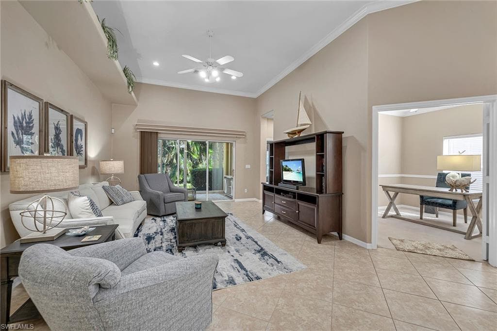 104 Glen Eagle CIR, NAPLES FL 34104-4