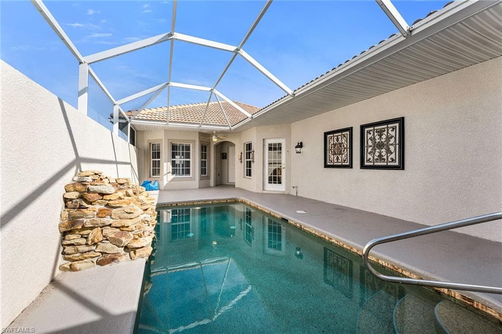 104 Glen Eagle CIR, NAPLES FL 34104-23