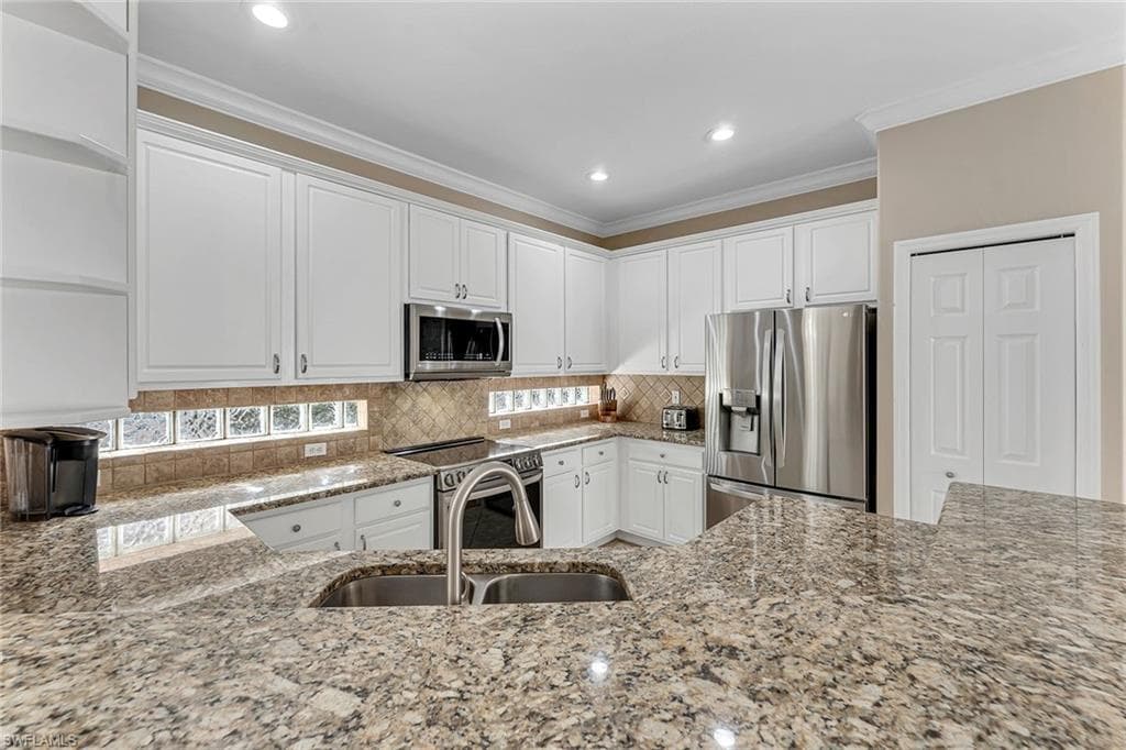 104 Glen Eagle CIR, NAPLES FL 34104-7