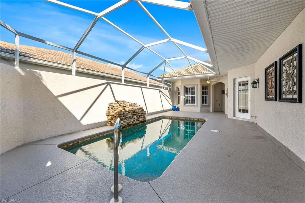 104 Glen Eagle CIR, NAPLES FL 34104-24