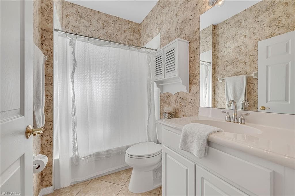 104 Glen Eagle CIR, NAPLES FL 34104-20