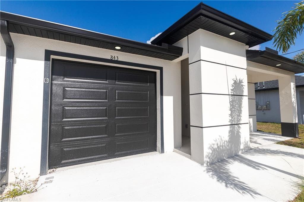 843 Duplex ST E # B, LEHIGH ACRES FL 33974-22