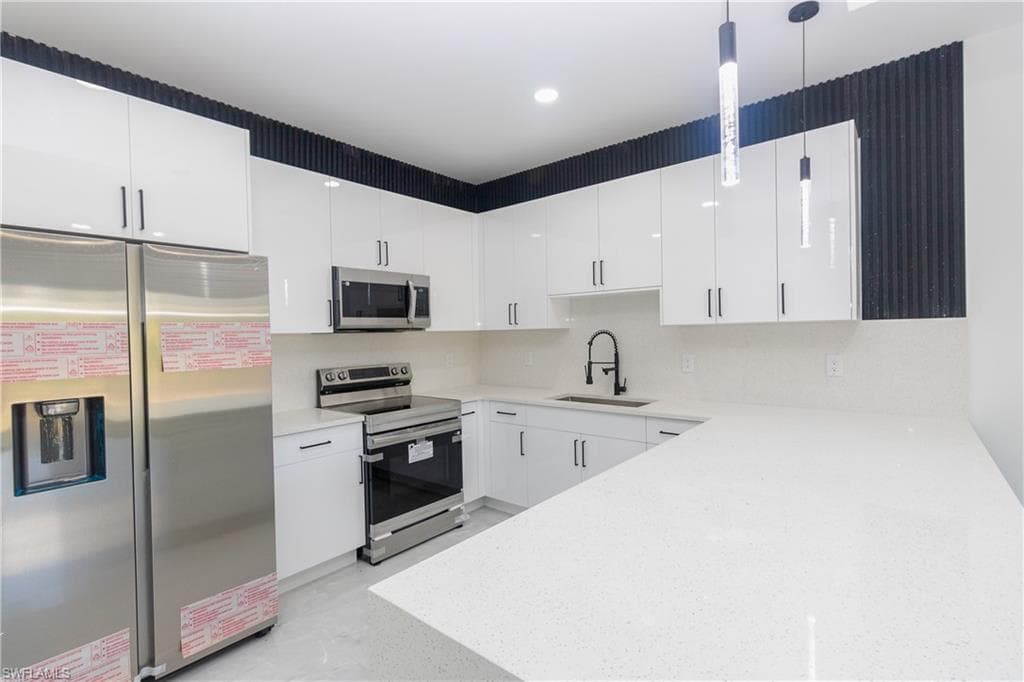 843 Duplex ST E # B, LEHIGH ACRES FL 33974-2