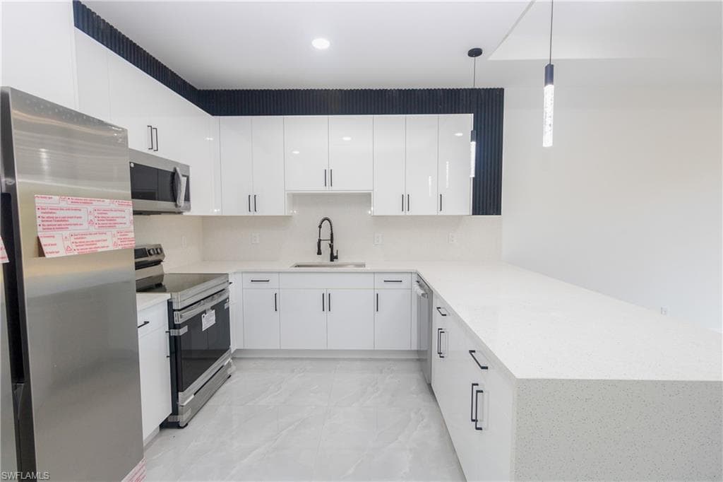 843 Duplex ST E # B, LEHIGH ACRES FL 33974-4