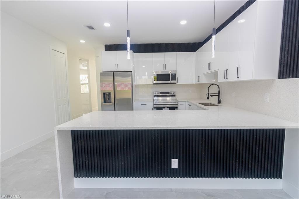 843 Duplex ST E # B, LEHIGH ACRES FL 33974-7