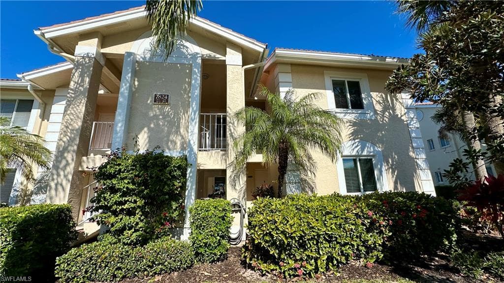7824 Emerald CIR # F104, NAPLES FL 34109-1