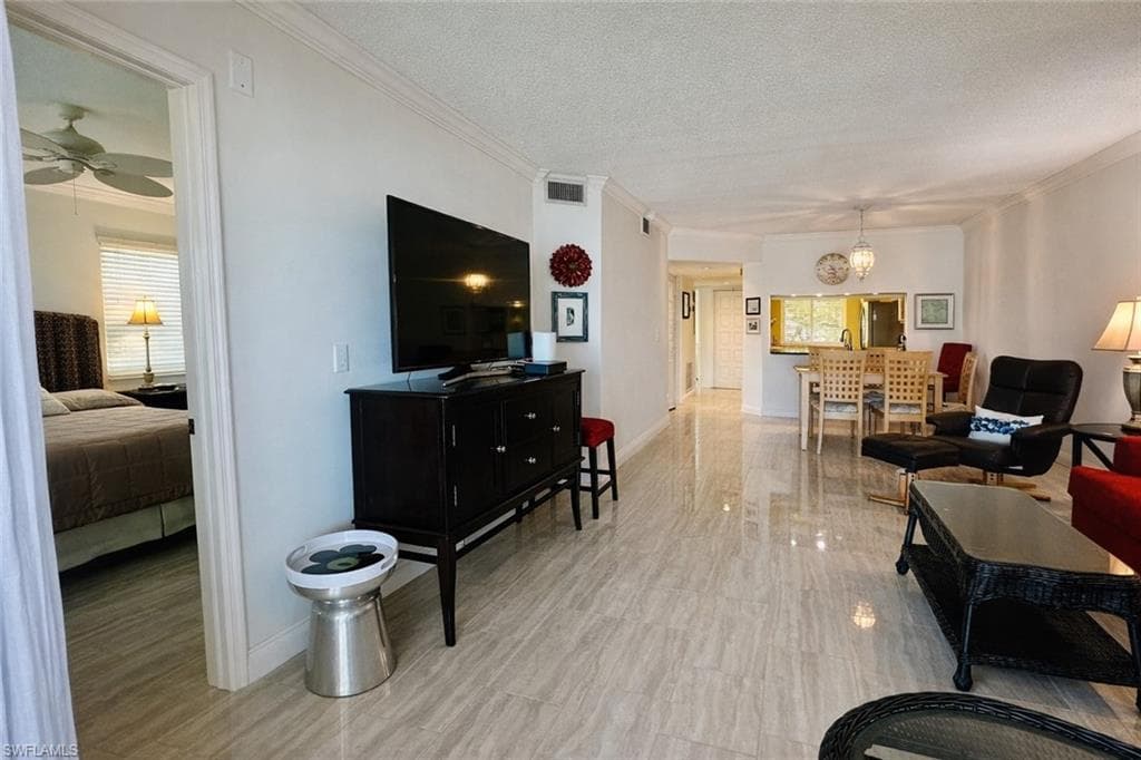 7824 Emerald CIR # F104, NAPLES FL 34109-5