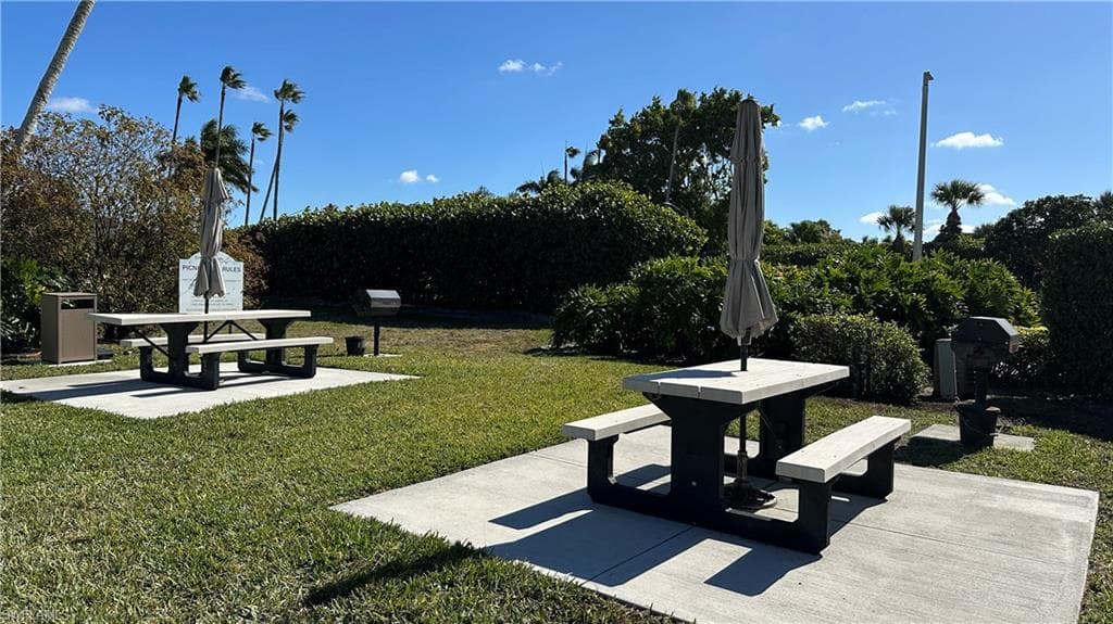 7824 Emerald CIR # F104, NAPLES FL 34109-41