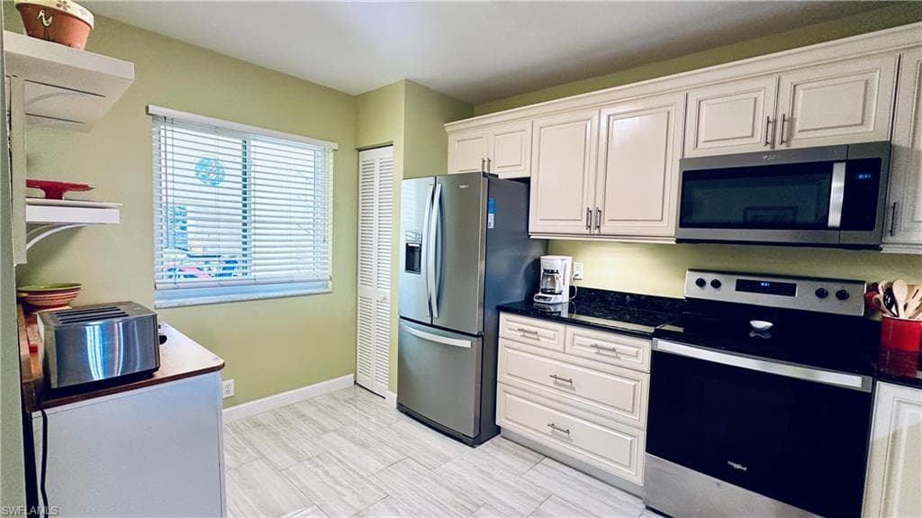 7824 Emerald CIR # F104, NAPLES FL 34109-12