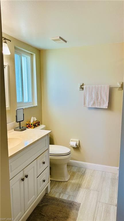 7824 Emerald CIR # F104, NAPLES FL 34109-25