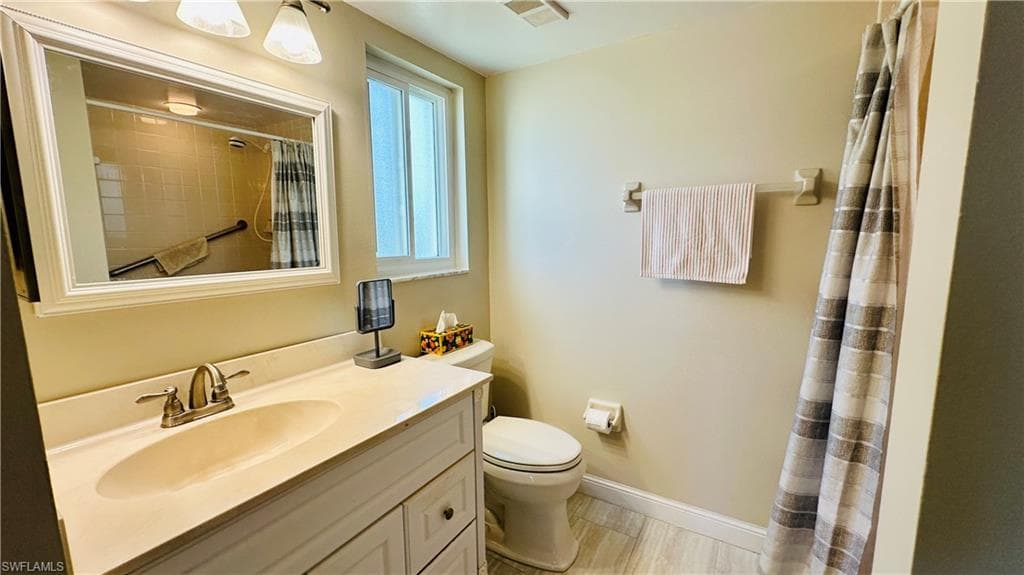 7824 Emerald CIR # F104, NAPLES FL 34109-27