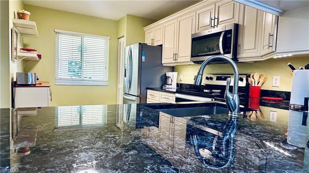 7824 Emerald CIR # F104, NAPLES FL 34109-9