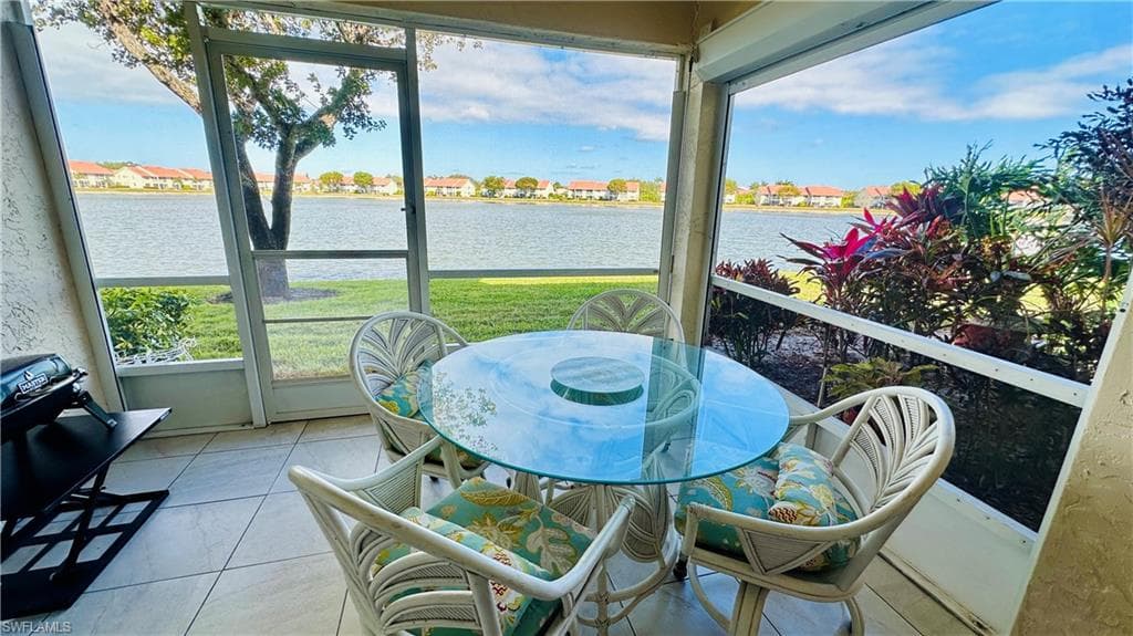 7824 Emerald CIR # F104, NAPLES FL 34109-32