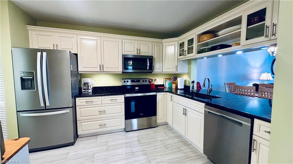 7824 Emerald CIR # F104, NAPLES FL 34109-13