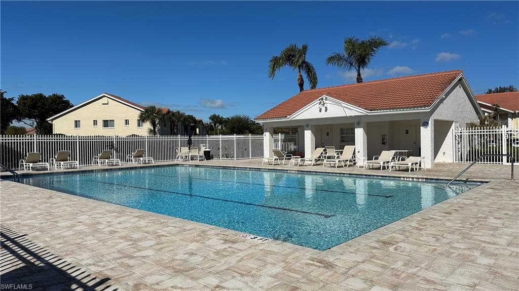 7824 Emerald CIR # F104, NAPLES FL 34109-40