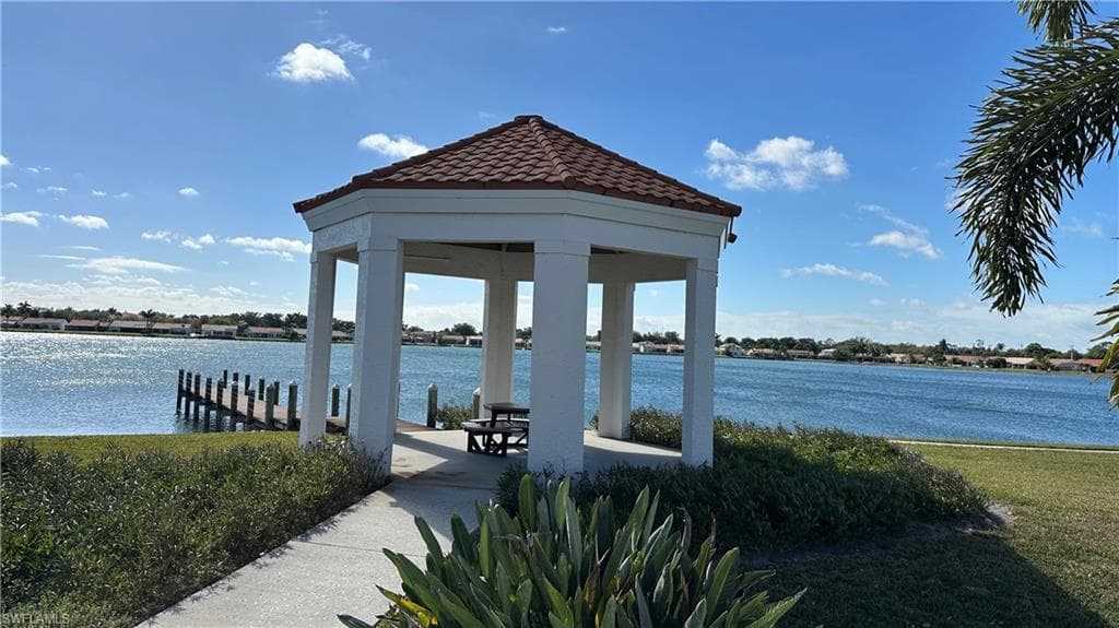 7824 Emerald CIR # F104, NAPLES FL 34109-44