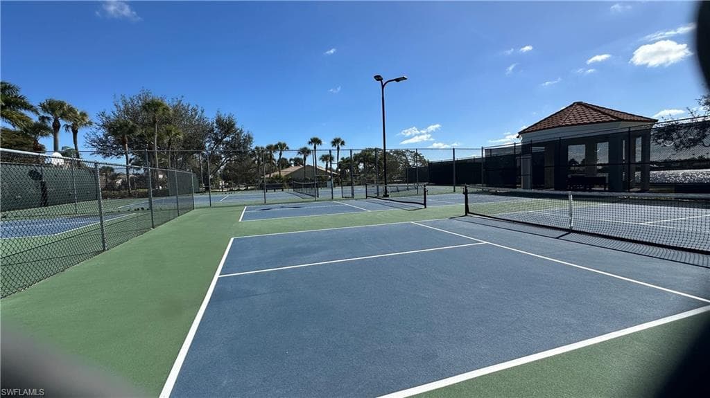 7824 Emerald CIR # F104, NAPLES FL 34109-49