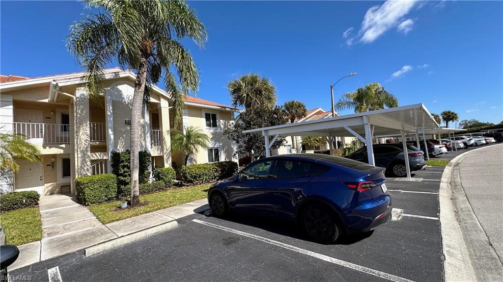 7824 Emerald CIR # F104, NAPLES FL 34109-36