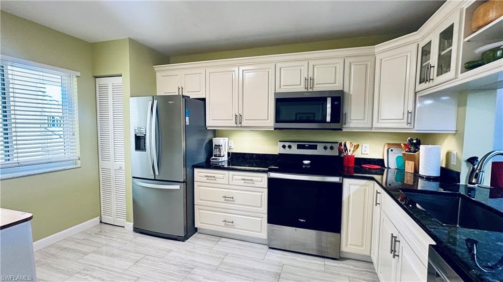 7824 Emerald CIR # F104, NAPLES FL 34109-14