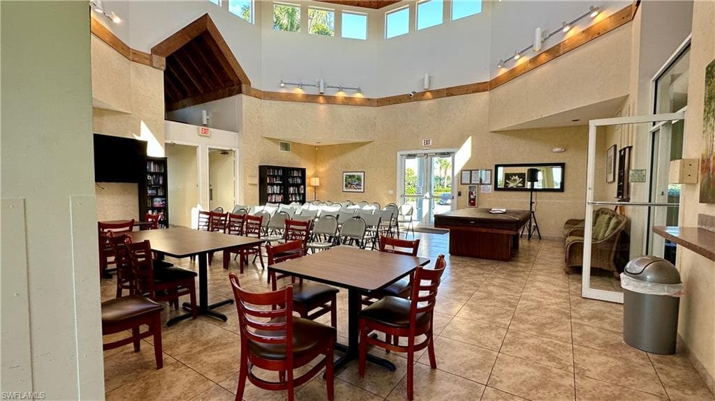 7824 Emerald CIR # F104, NAPLES FL 34109-47