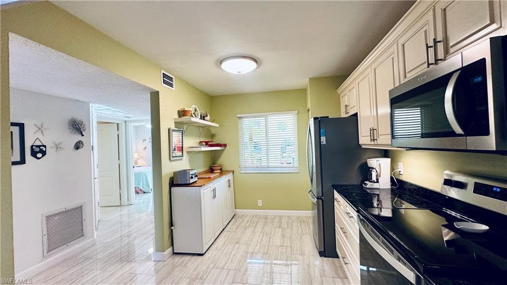 7824 Emerald CIR # F104, NAPLES FL 34109-10