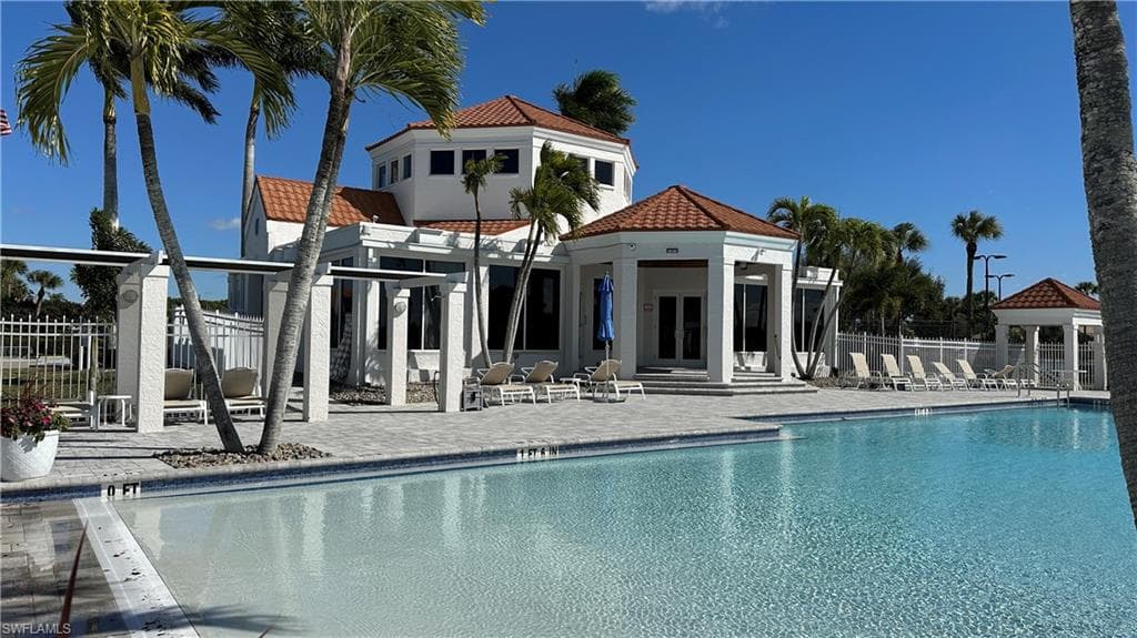 7824 Emerald CIR # F104, NAPLES FL 34109-43