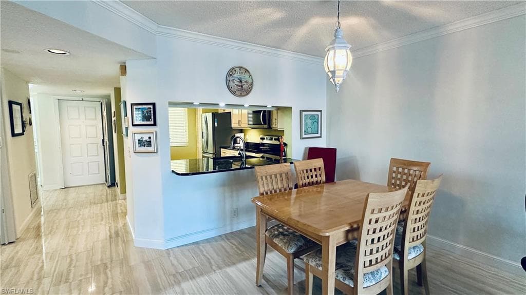 7824 Emerald CIR # F104, NAPLES FL 34109-7