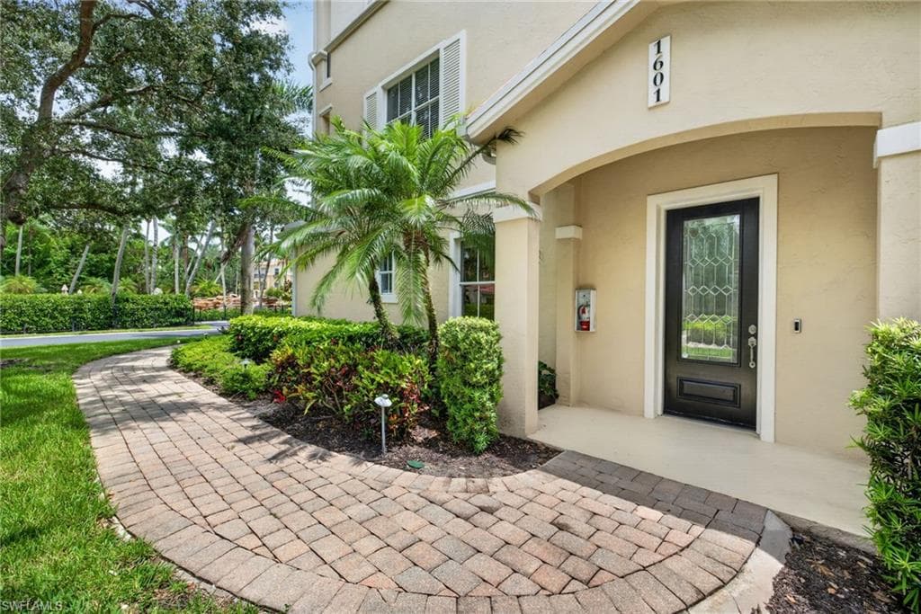 2621 ESTRELLA CT # 1601, NAPLES FL 34109-26