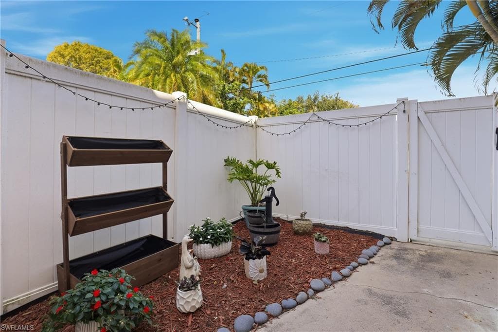 1103 SE 8th TER Unit D, CAPE CORAL FL 33990-26