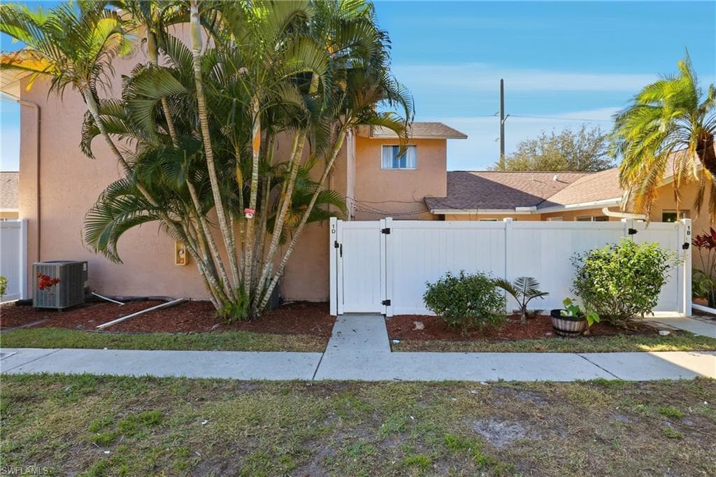 1103 SE 8th TER Unit D, CAPE CORAL FL 33990-31