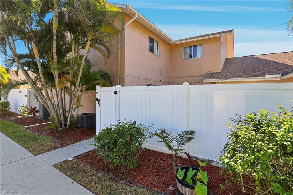 1103 SE 8th TER Unit D, CAPE CORAL FL 33990-32