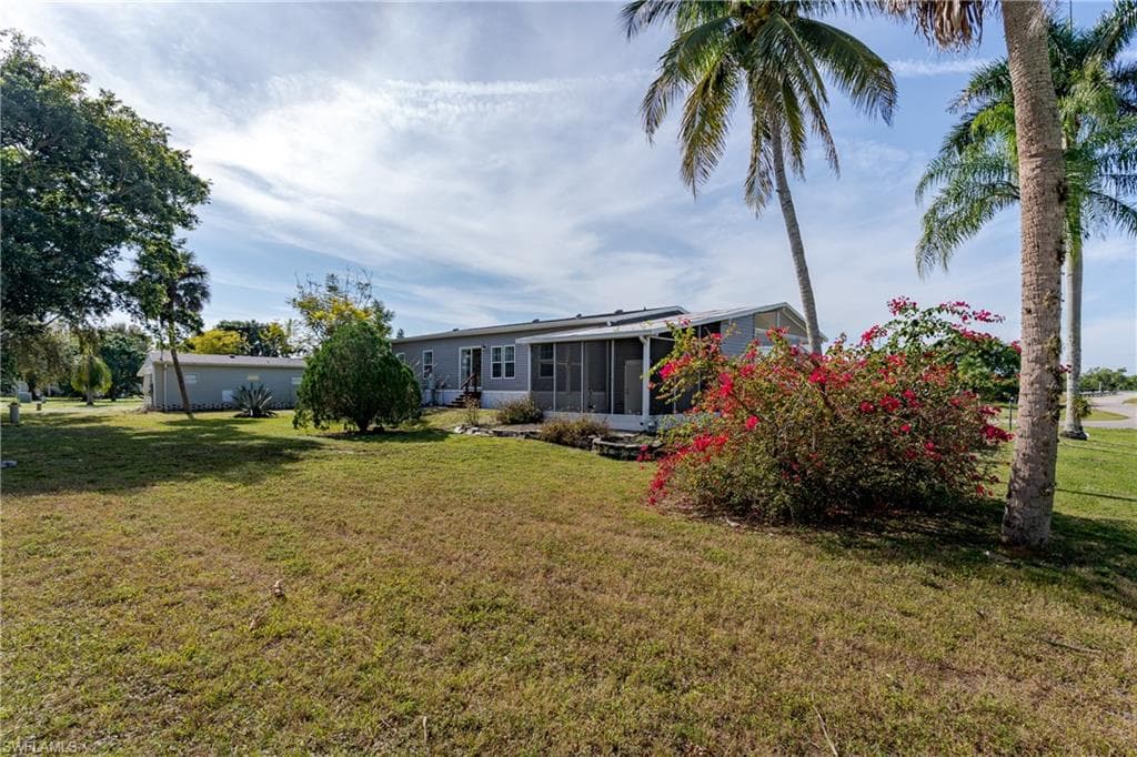 165 Riverwood RD, NAPLES FL 34114-2