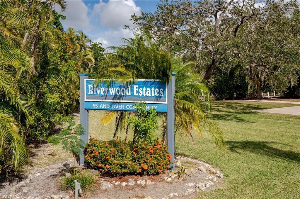 165 Riverwood RD, NAPLES FL 34114-8