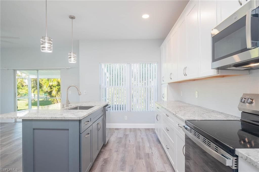 6119 Lake Front DR, FORT MYERS FL 33908-9