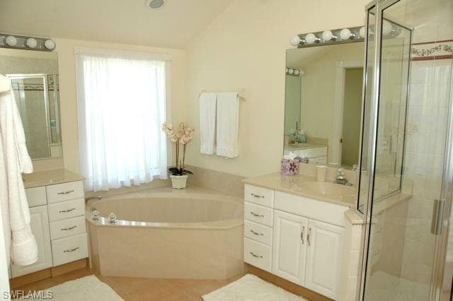 590 Lake DR-11