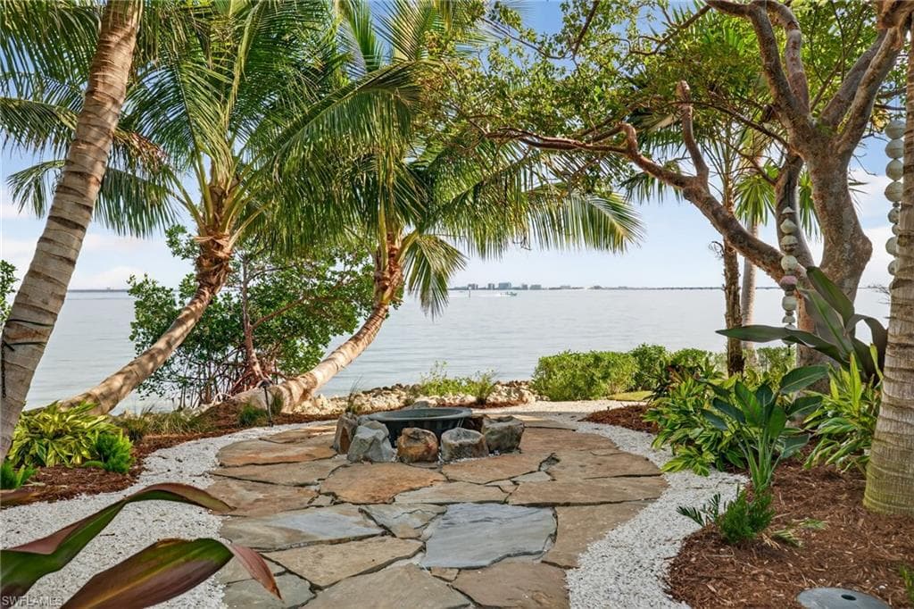 1552 San Carlos Bay DR, SANIBEL FL 33957-46