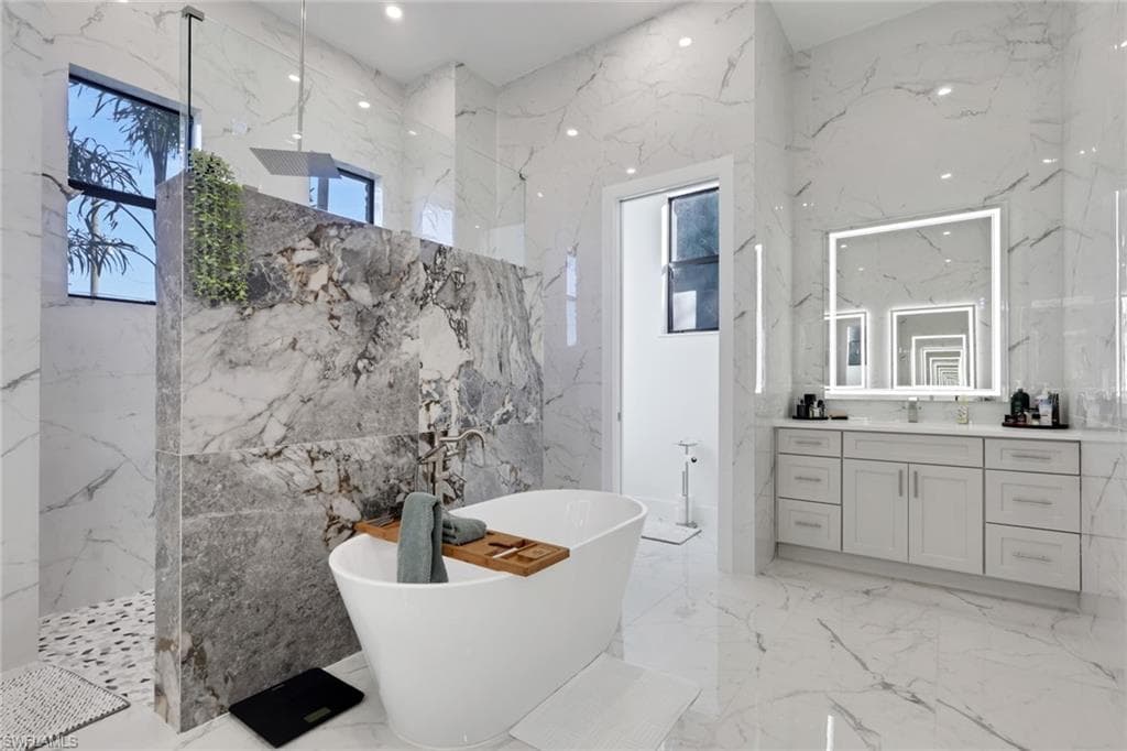 4111 Williams RD, ESTERO FL 33928-21